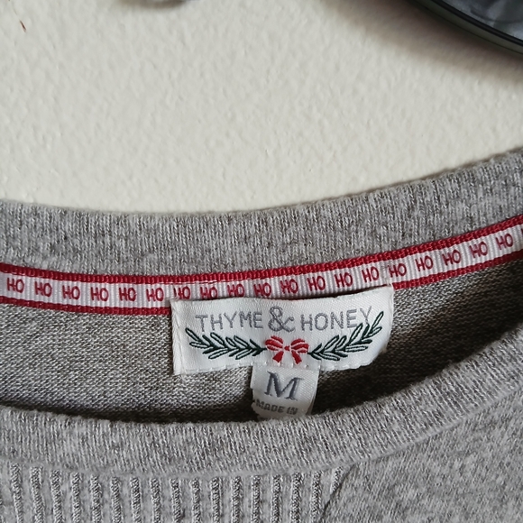 Thyme & Honey Gray Penguin Sweater Size Medium Christmas - Picture 6 of 10
